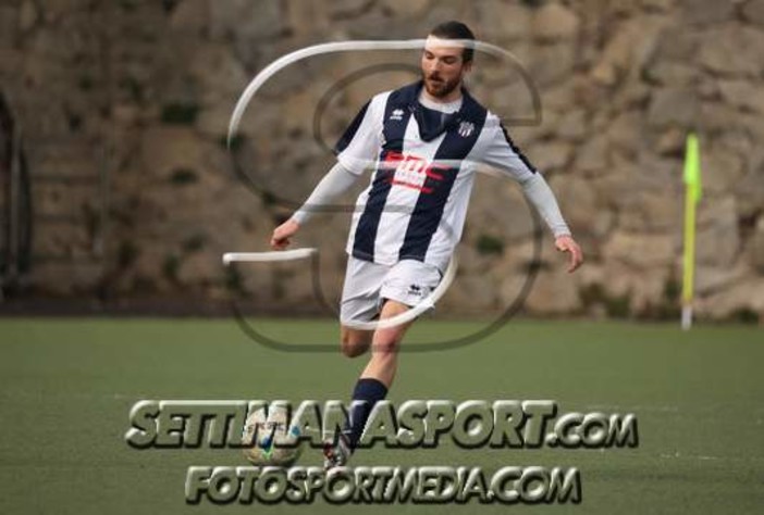 Manuele Macagno con al casacca della Vadese