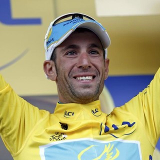 Vincenzo Nibali sul podio al Monster Energy Genova Supercross
