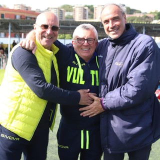 Ottonello fra Navone e Sciutto nel giorno della promozione in Eccellenza