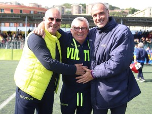 Ottonello fra Navone e Sciutto nel giorno della promozione in Eccellenza