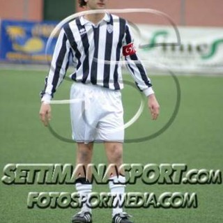 Jack Nicolini con la fascia di capitano della Lavagnese nel 2007