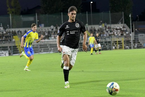 Andrea in azione con la maglia del Crema (foto Giulio Giordano)