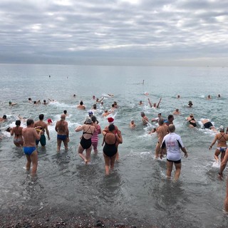 NUOTO Domenica 18 febbraio a Sturla il 34° Cimento della Befana