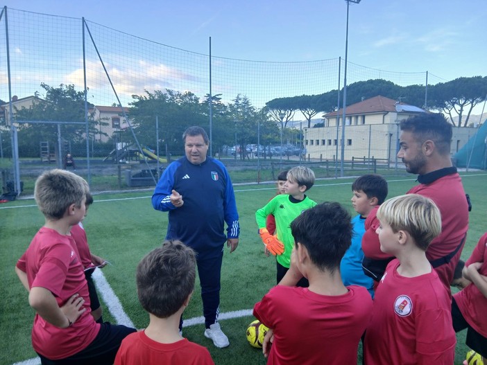 Calcio - Il Canaletto aspetta il Lerici festeggiando Ottolini Calcio - Il Canaletto aspetta il Lerici festeggiando Ottolini