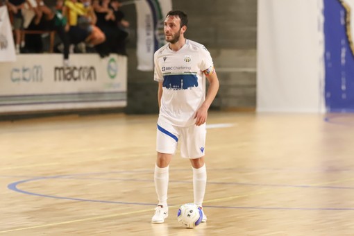 Debutto amaro per la CDM Futsal: contro il Sulmona finisce 5-3 Debutto amaro per la CDM Futsal: contro il Sulmona finisce 5-3