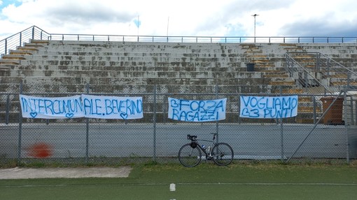 IL CAMPO DI BEVERINO, CON LA BICICLETTA DI MICHELE OLIVA DEL SAN DESIDERIO