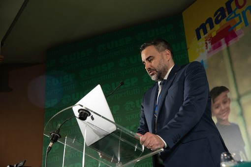 L'ATTIVITA' SPORTIVA E' ENTRATA NELLA COSTITUZIONE "Che sia allora un vero diritto per tutti e per tutte" L'ATTIVITA' SPORTIVA E' ENTRATA NELLA COSTITUZIONE "Che sia allora un vero diritto per tutti e per tutte"