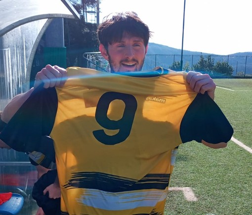 Federico Pulega in gol nel Corner con dedica al suo mito bomber Raschellà