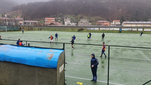 Il campo &quot;Oliveri&quot; a Campo Ligure inzuppato per la pioggia, gara a rischio in valle Stura