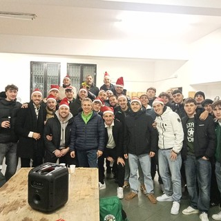 LA FESTA DI NATALE DELLA PRAESE Prima squadra e Under 21 insieme per un brindisi