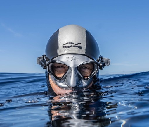 NUOTO Domenica all’USS Gonzatti la 6a edizione di “Spazzapnea” con il primatista Umberto Pelizzari NUOTO Domenica all’USS Gonzatti la 6a edizione di “Spazzapnea” con il primatista Umberto Pelizzari