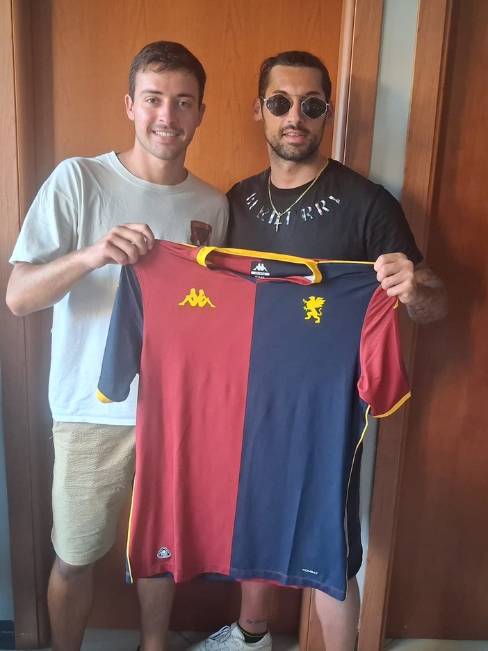 LE BANDIERE DEL LITTLE CLUB Pulsoni &amp; Carrà firmano in bianco