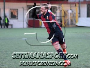 Stefano festeggia con i compagni la salvezza del Little Club