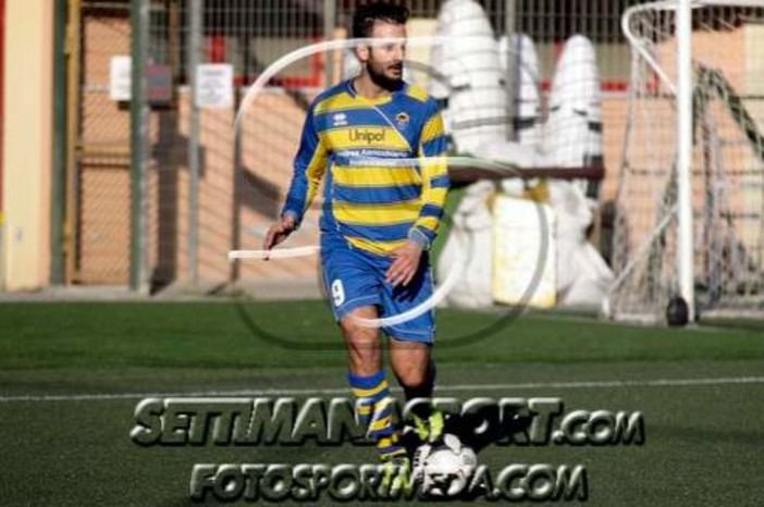 LITTLE CLUB JAMES Primo colpo di mercato