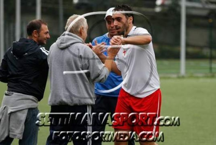 Gianluca nel 2013: da giocatore del Granarolo esulta dopo un gol Gianluca nel 2013: da giocatore del Granarolo esulta dopo un gol