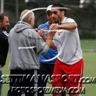 Gianluca nel 2013: da giocatore del Granarolo esulta dopo un gol Gianluca nel 2013: da giocatore del Granarolo esulta dopo un gol
