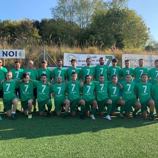 Foto di squadra del Santerenzina, in ricordo del numero 7 spezzino Mariotti Davide, deceduto in un incidente stradale pochi mesi fa