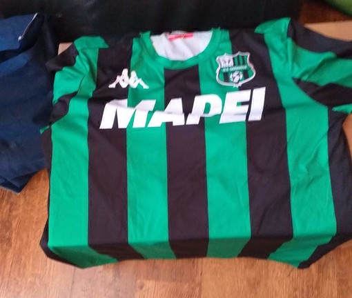 Il Sassuolo dona un kit di maglie alla Corniglianese in memoria di Marius Djerri