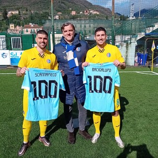Scannapieco e Bacigalupo premiati dal presidente Saracco per le 100 presenze in maglia Ligorna