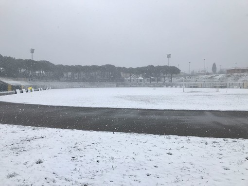 Il campo di San Donato Tavarnelle innevato: non si gioca con la Rignanese