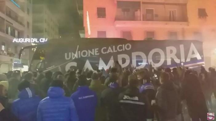 VIDEO/L'ARRIVO DEL PULLMAN DELLA SAMPDORIA ALLO STADIO