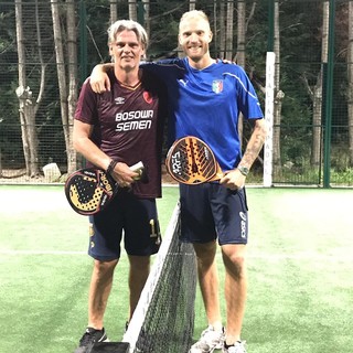 Skuhravy e De Bode allo Sporting Club Pegli 2 durante una partita di padel