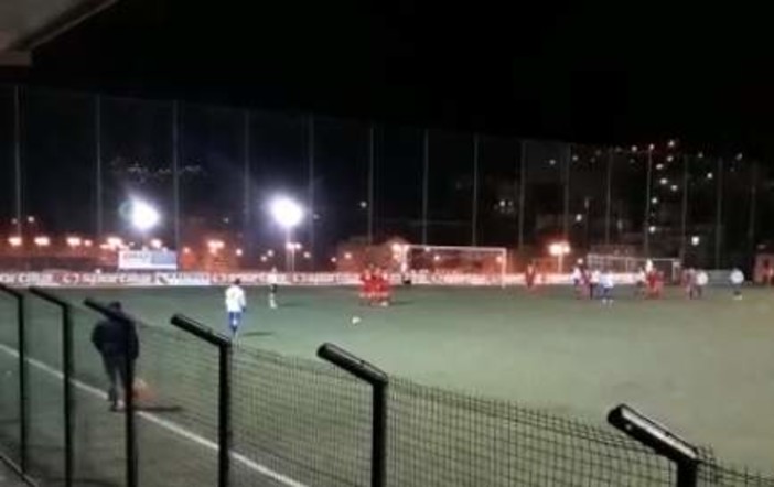 VIDEO - Stefano Pintimalli fa l'assist su punizione, Scevola tocca e batte il numero uno avversario