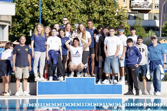 SuperbaNuoto sul gradino più alto nel 17° Trofeo Internazionale Città di Rapallo
