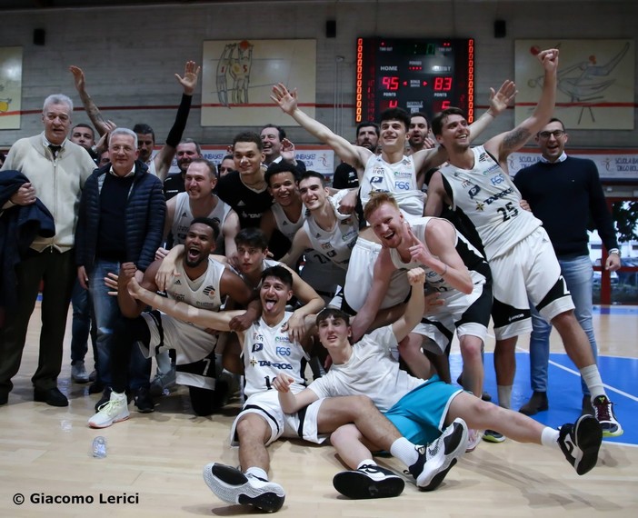 BASKET / LA STORIA E' SCRITTA: LO SPEZIA TARROS TORNA IN SERIE B DOPO 41 ANNI BASKET / LA STORIA E' SCRITTA: LO SPEZIA TARROS TORNA IN SERIE B DOPO 41 ANNI