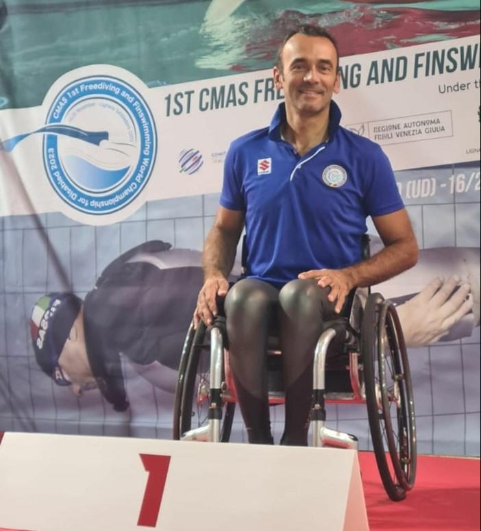 APNEA E NUOTO PINNATO Alessandro Cianfoni campione e primatista mondiale nella Dinamica senza attrezzi