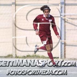 Un giovane Travi nel 2003 con la maglia del Cogoleto sul campo di Multedo
