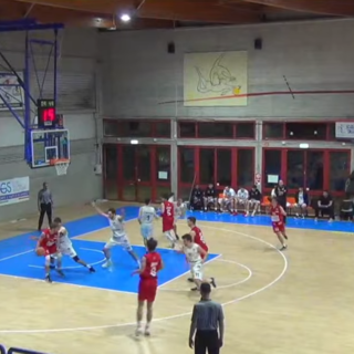 BASKET/ PER LO SPEZIA TARROS UNA VITTORIA, MA IN CHIAROSCURO