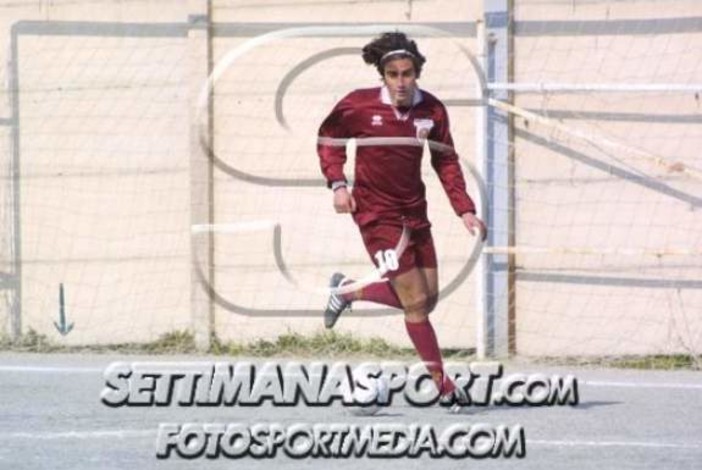 Un giovane Travi nel 2003 con la maglia del Cogoleto sul campo di Multedo