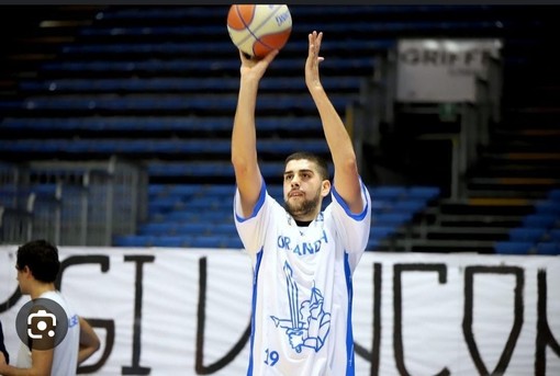 BASKET / LA TARROS SBARAGLIA LA CONCORRENZA E PORTA IN BIANCONERO TOMMASO TINTORI