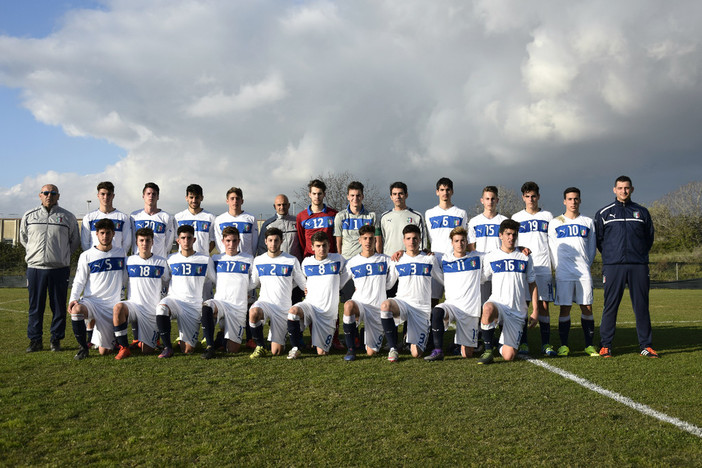 Giovanni Lembo è il quarto da sinistra in piedi col numero 4 Giovanni Lembo è il quarto da sinistra in piedi col numero 4