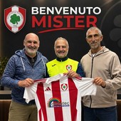 Valente, nuovo mister del Moconesi, coi dirigenti Ansaldo e Zappia Valente, nuovo mister del Moconesi, coi dirigenti Ansaldo e Zappia