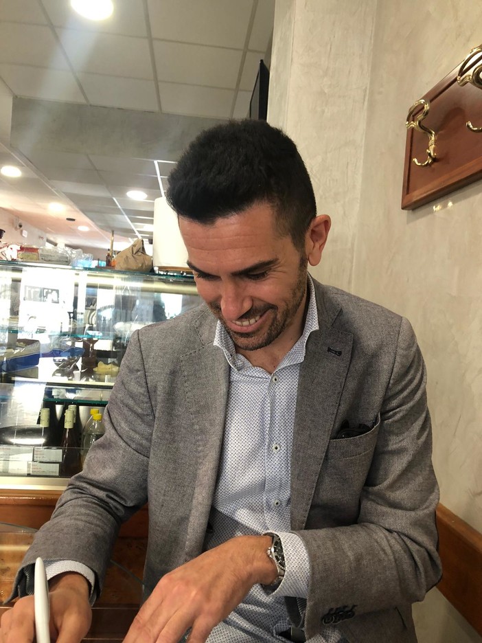 Mario Zunino firma con il Masone